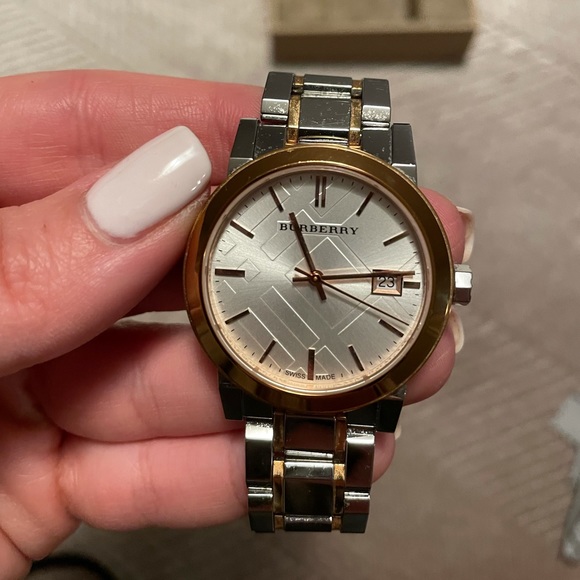 Burberry two-toned watch - Picture 4 of 4